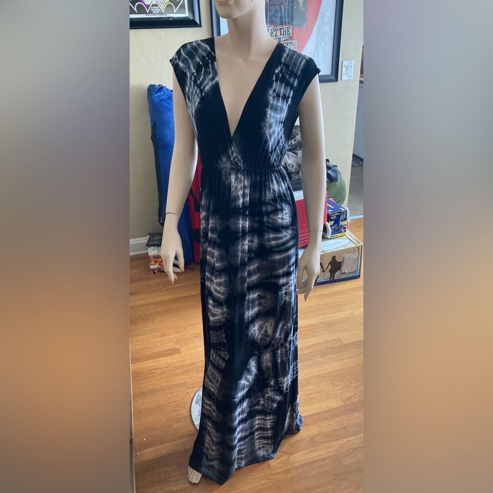 Triumph Maxi black tie dye dress. Size XL NWOT.